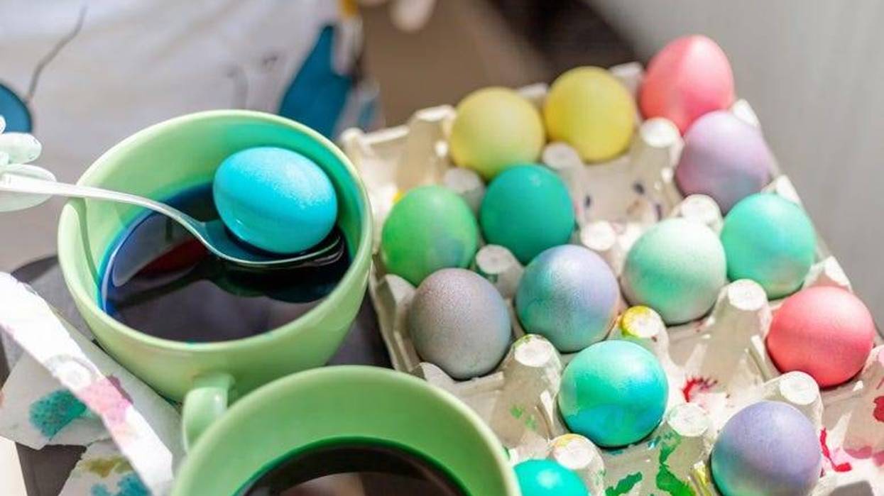 Dying eggs