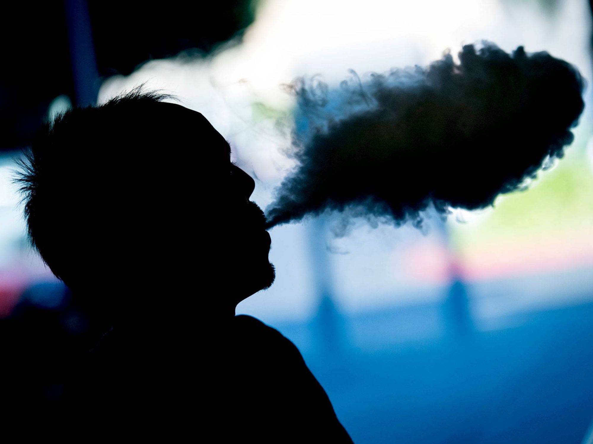 Scientific review finds e-cigarettes likely cause lung and oral cancer | 1010 WINS Scientific review finds e-cigarettes likely cause lung and oral cancer | 1010 WINS