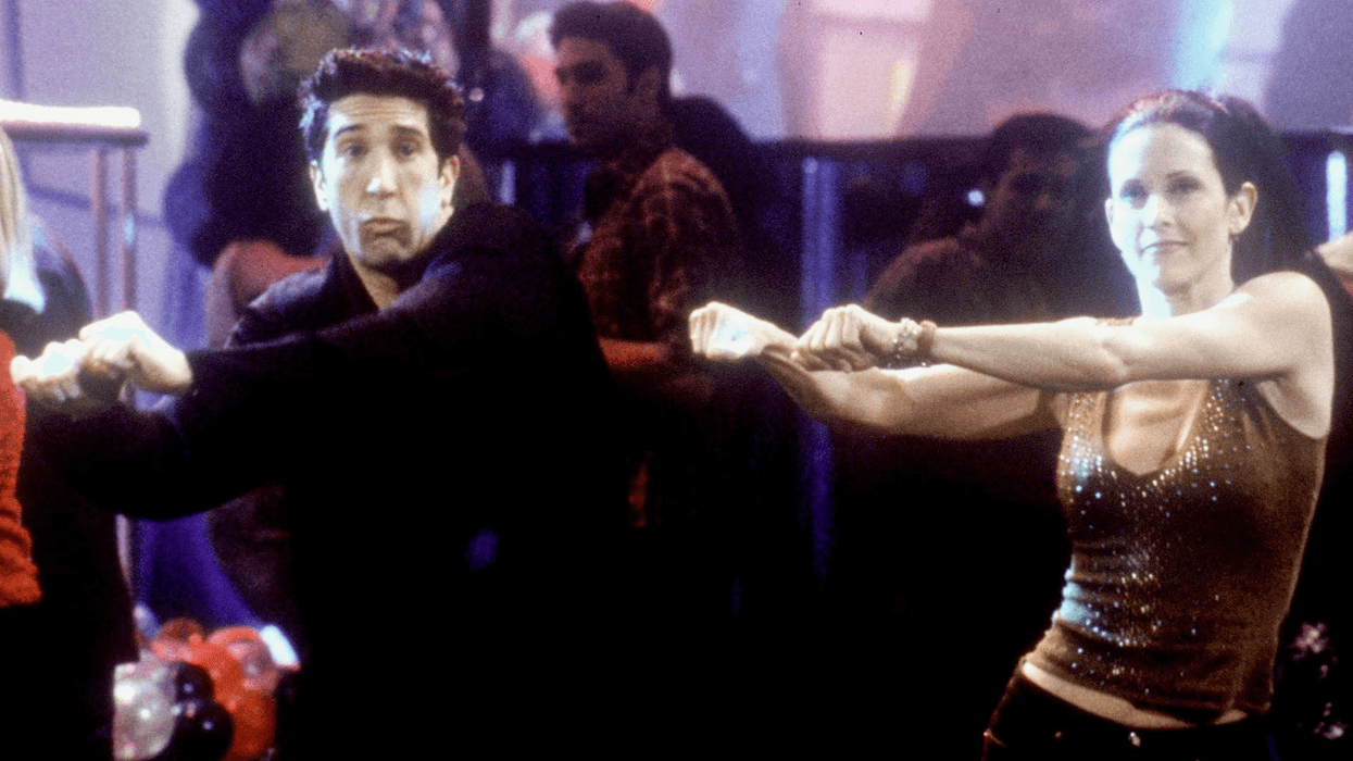 E364703 05: David Schwimmer and Courteney Cox star in Friends during year 6. (Courtesy of Warner Bros.)