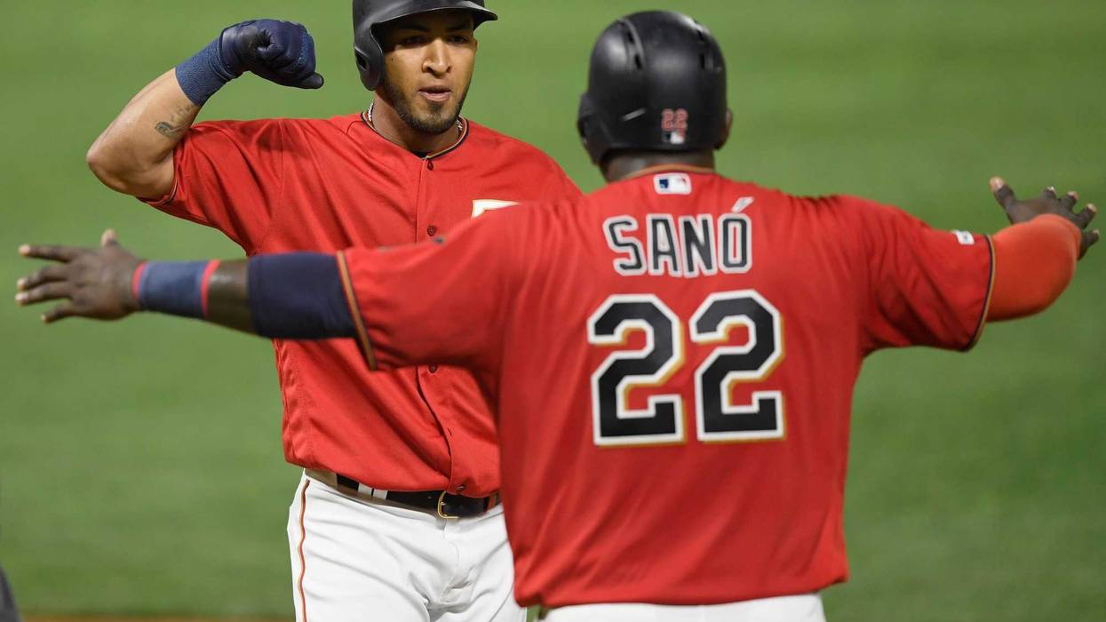 Eddie Rosario scores on pinch-hit homer