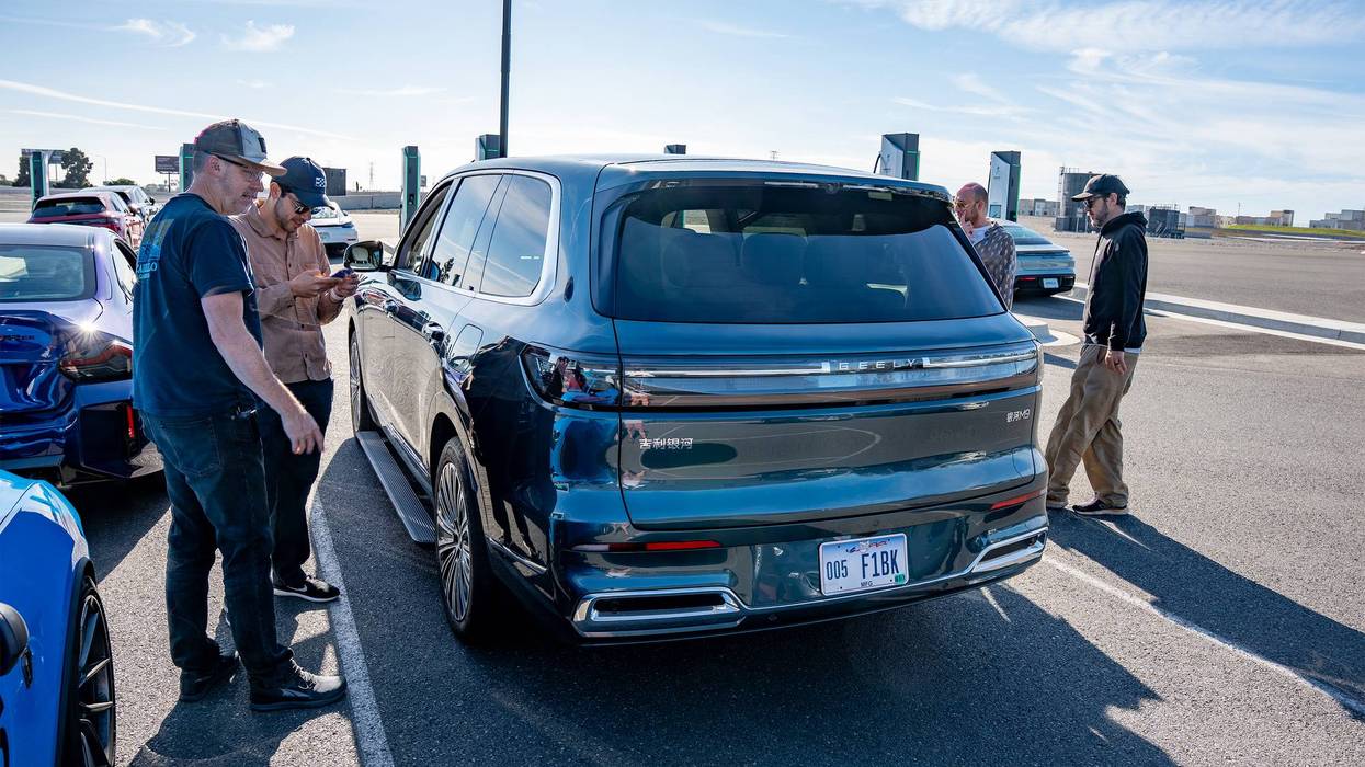 Edmunds staff tests out Geely Galaxy M9 SUV