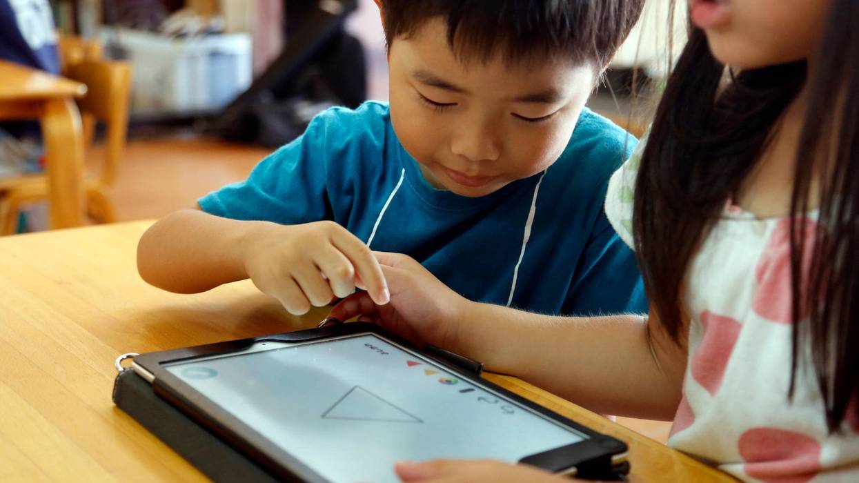 EDUCACIÓN-DISPOSITIVOS-NIÑOS DISTRAÍDOS