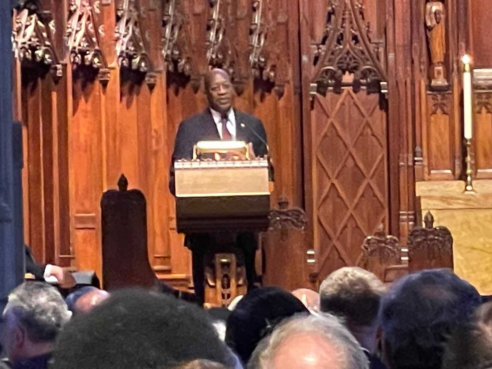 Edwin Moses speaks about Herb Douglas