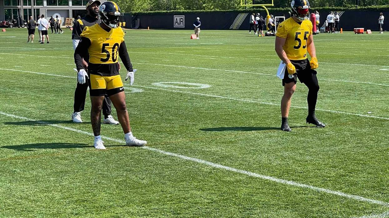 Elandon Roberts and Cole Holcomb