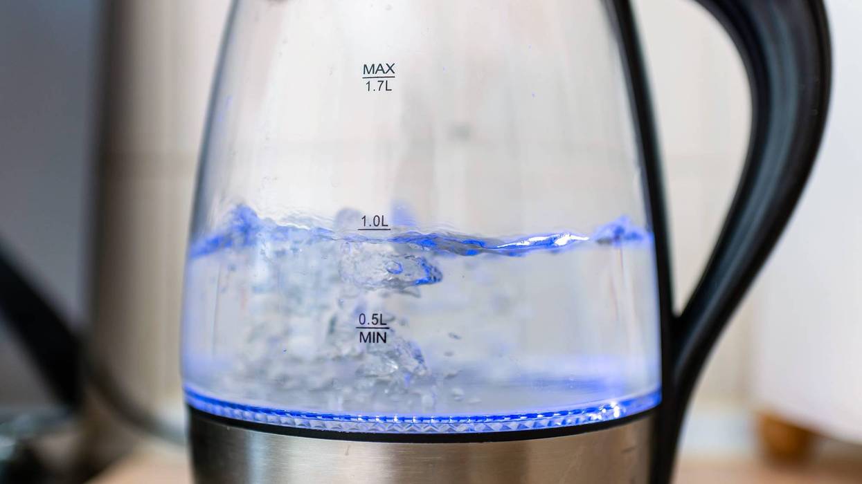 electric kettle boiling water