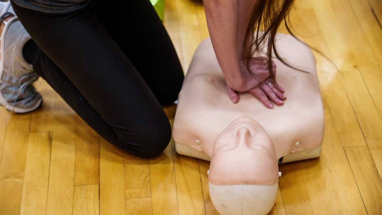 Elizabeth Haddle Of Vienna Saves Man On Plane Using CPR