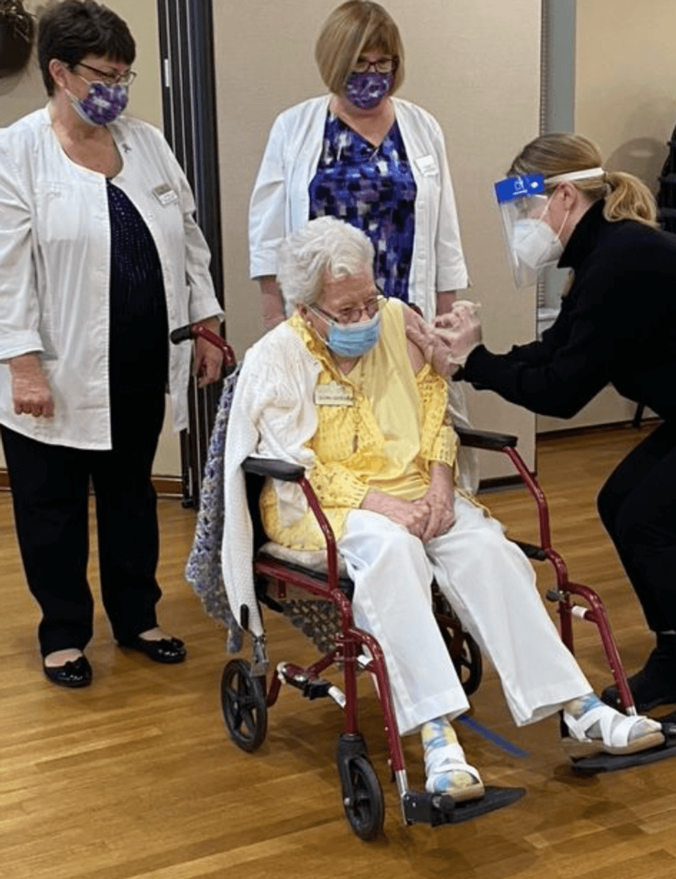 109-year-old Arlington Heights woman believed to be oldest COVID-19 vaccine recipient in Illinois