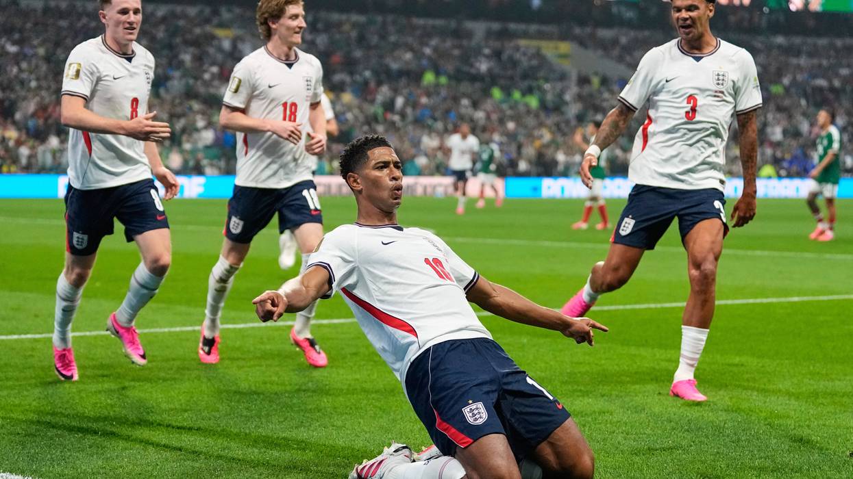 England hands Mexico its first World Cup loss at Estadio Azteca, winning 3-2 to reach quarterfinals