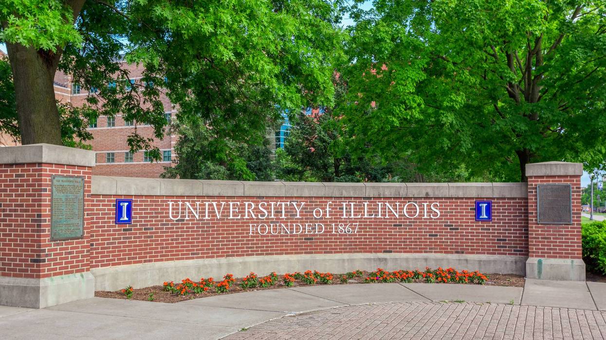 Entrance Sign to Univ ersity of Illinois