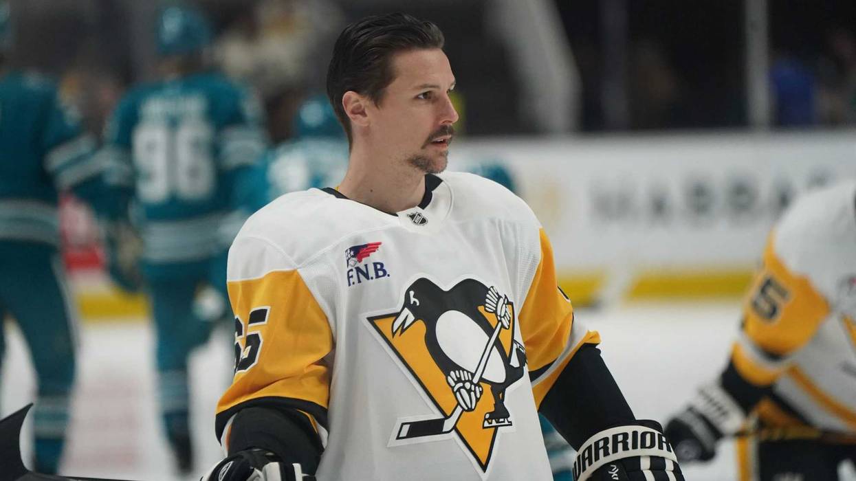 Erik Karlsson in warmups