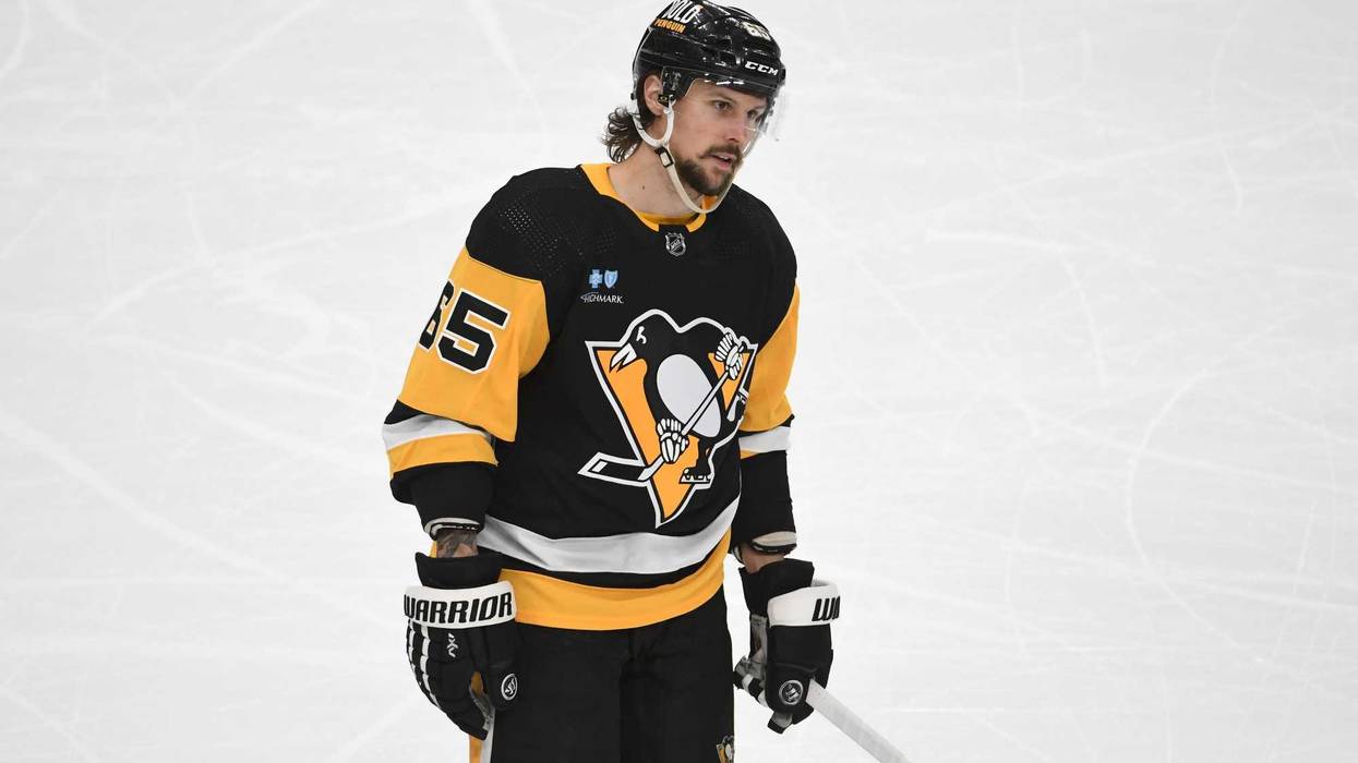 Erik Karlsson skating