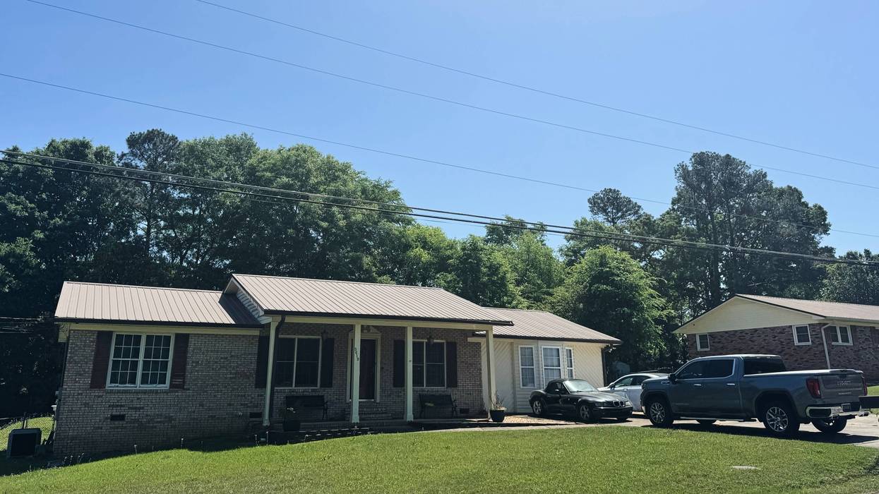 EU-France-US-Immigration-Elderly-Woman