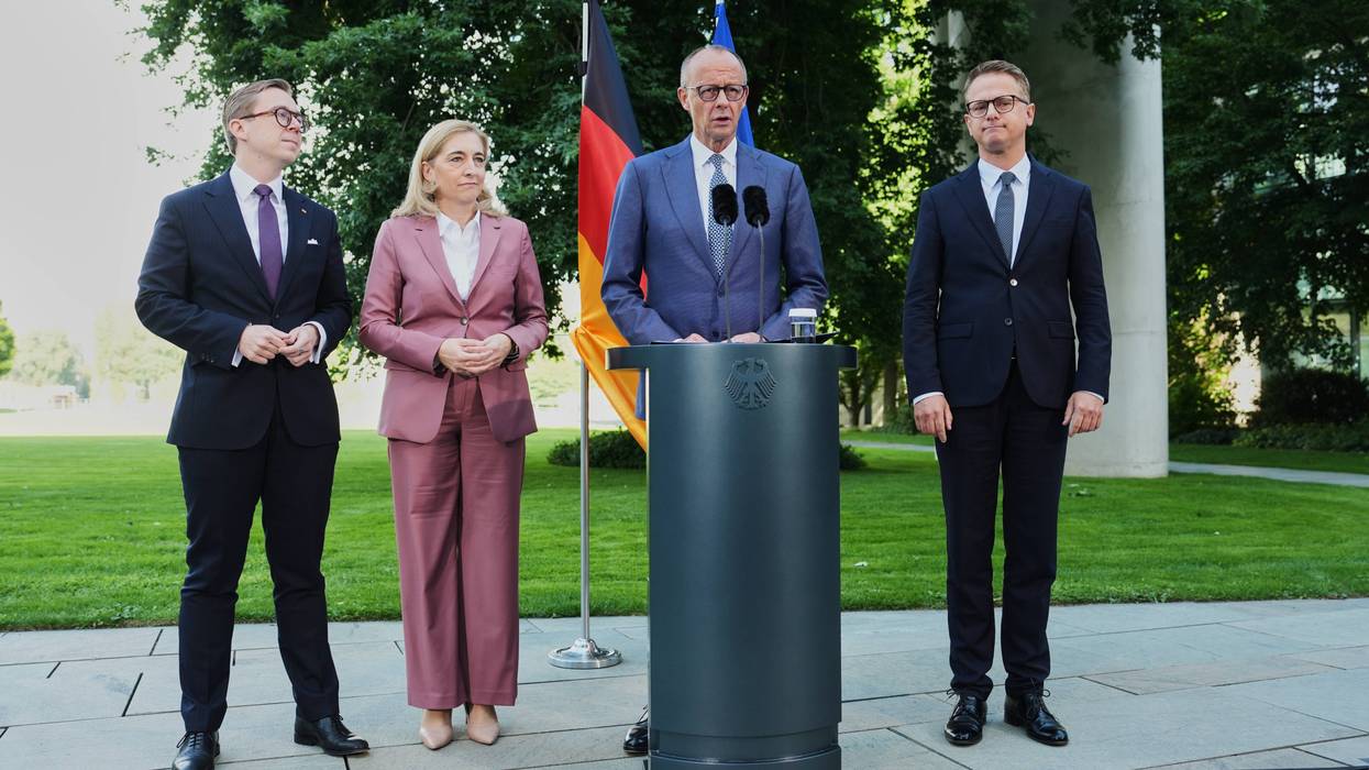 EUR-GEN ALEMANIA-MERZ 883