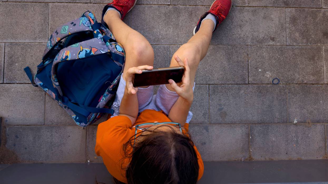 EUR-GEN UE-REDES SOCIALES-MENORES 22