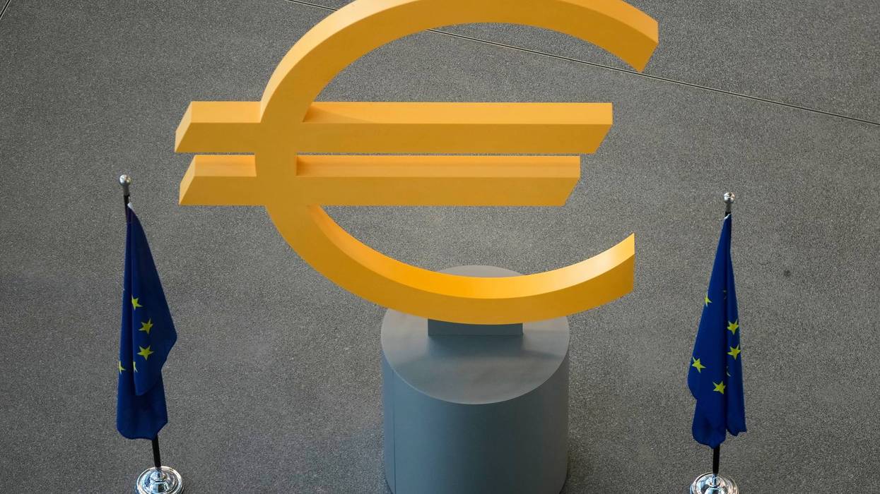 Europe-Economy 7688