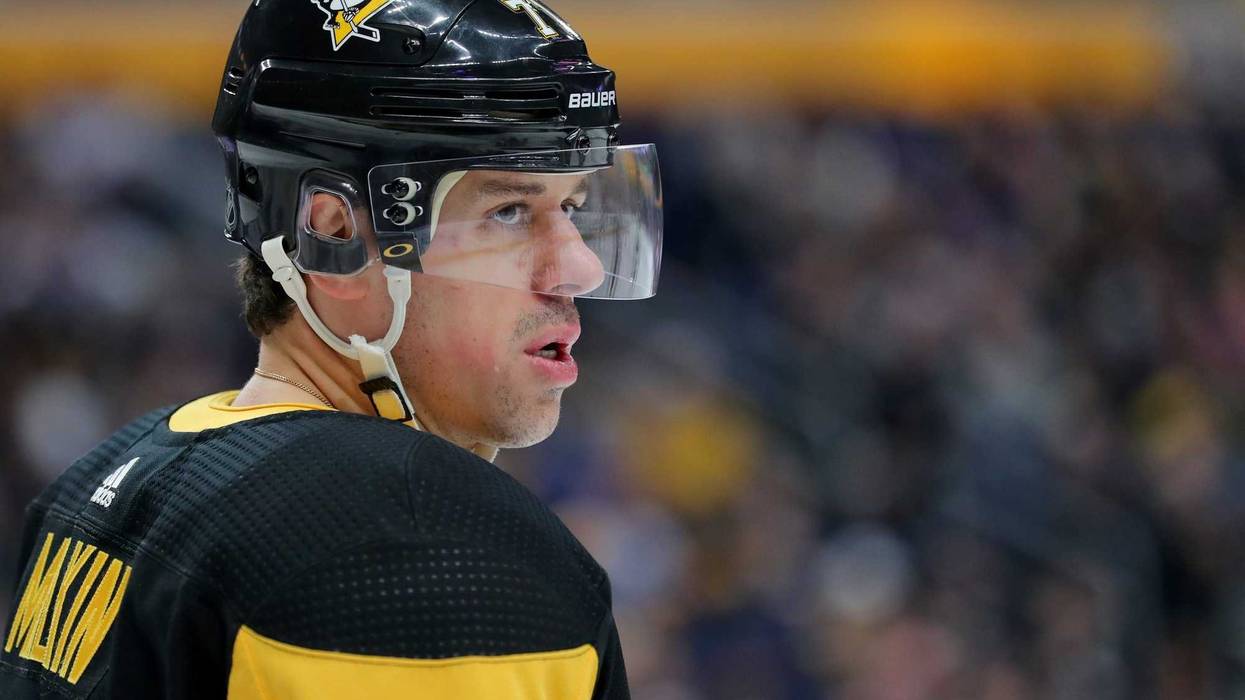 Evgeni Malkin side view