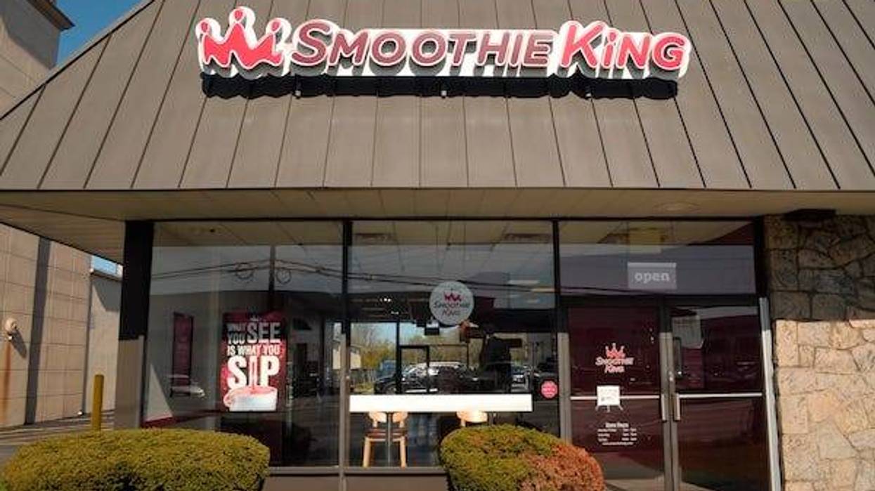 Exterior of a Smoothie King shop