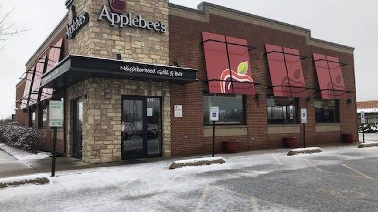 Exterior of Applebee's restaurant