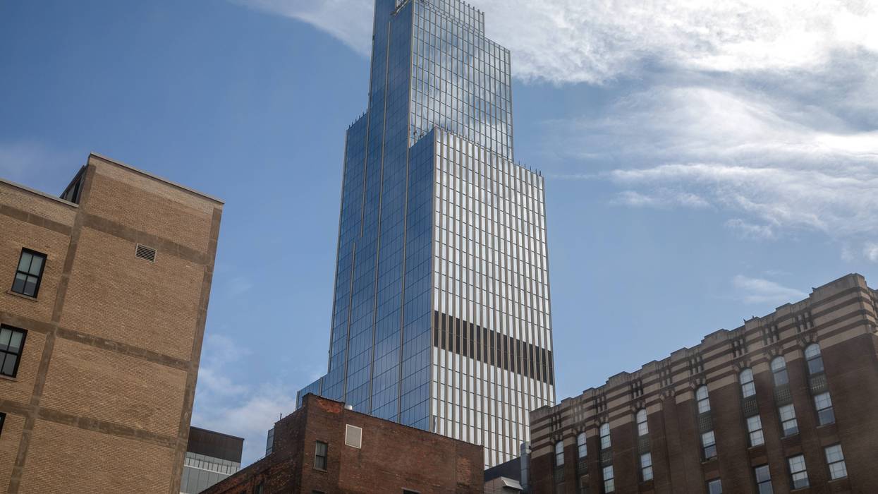 Facade of Hudson's Detroit tower now complete