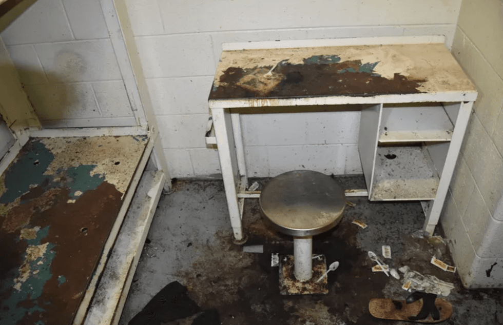 Family of LaShawn Thompson released photos showing the conditions of the cell where Thompson was housed