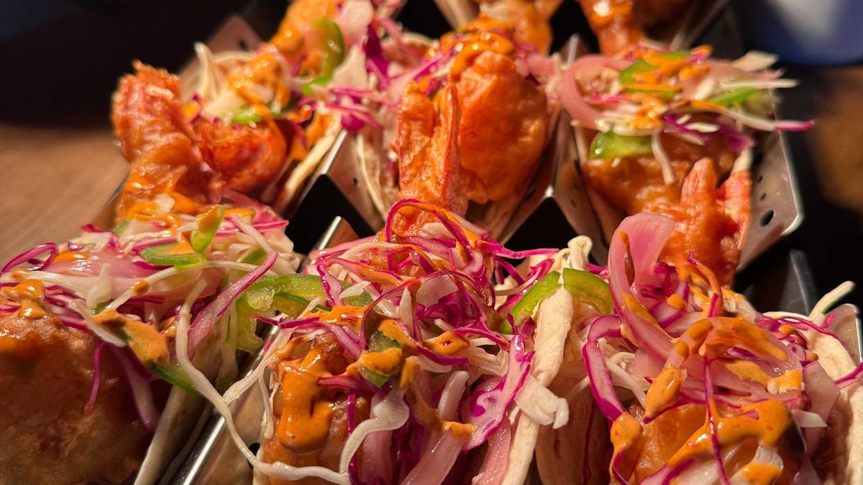 Fans heading to the United Center this season will find more than hockey and basketball on the schedule. The arena, in partnership with the Chicago Blackhawks, Chicago Bulls and hospitality partner Levy, has unveiled its biggest off-season food and beverage expansion yet.