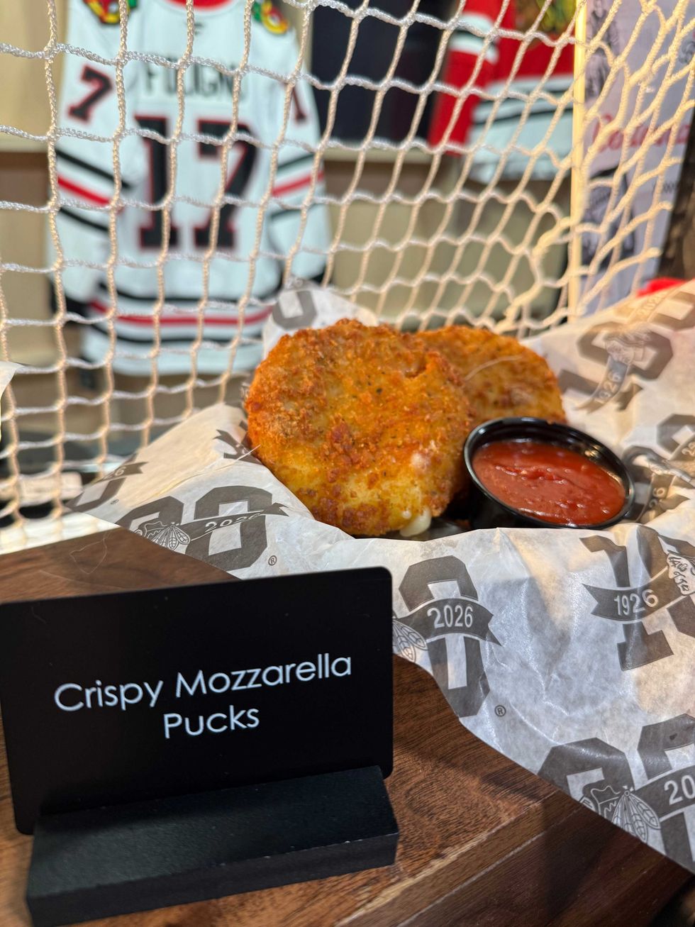 Fans heading to the United Center this season will find more than hockey and basketball on the schedule. The arena, in partnership with the Chicago Blackhawks, Chicago Bulls and hospitality partner Levy, has unveiled its biggest off-season food and beverage expansion yet.