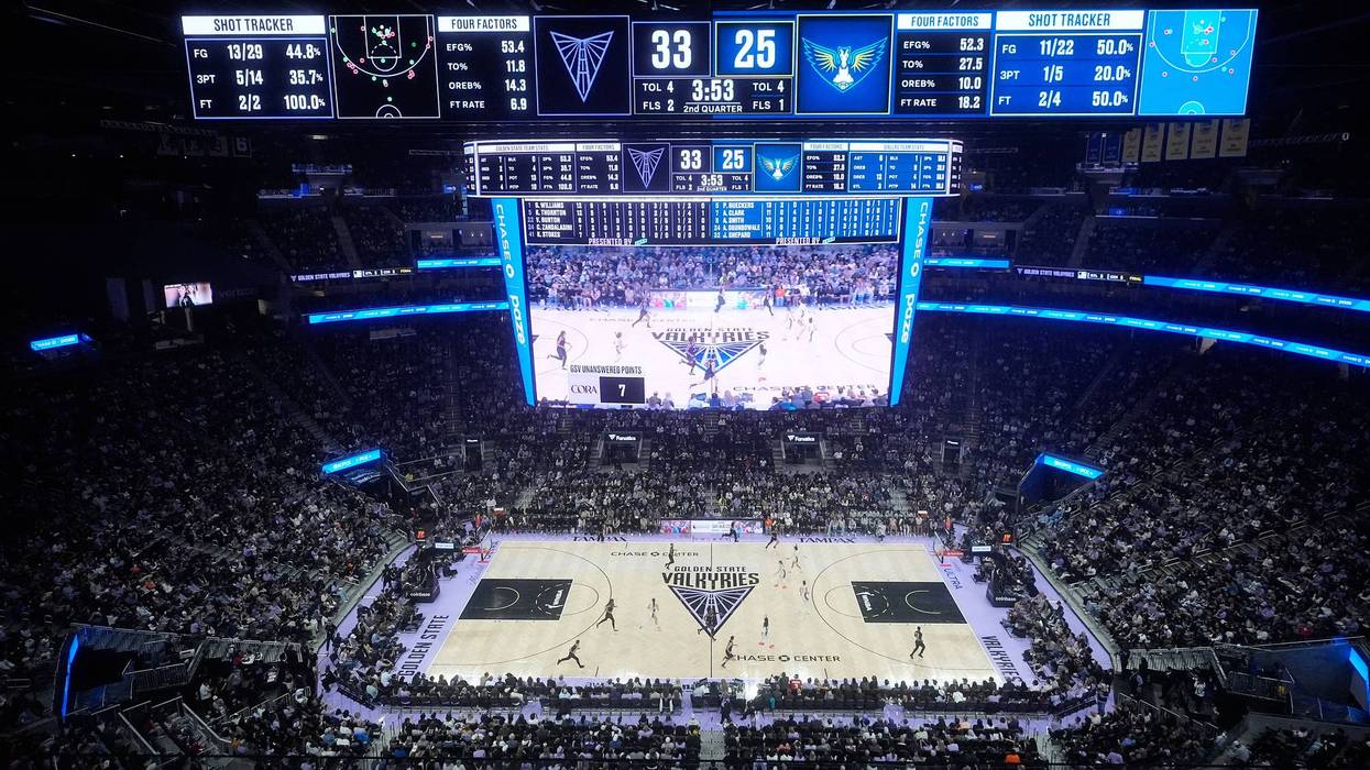 Sex toys tossed on court interrupt WNBA games in Chicago and LA in replay of 2025 incidents