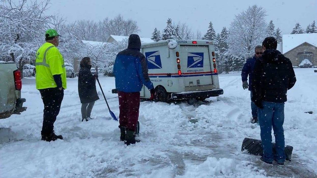 Farmington Hills neighbors helping mail truck driver stuck in the snow