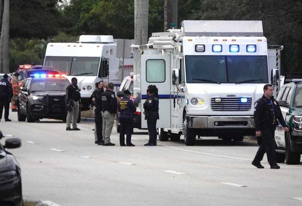FBI: 2 agents killed, 3 wounded, suspect dead in Florida