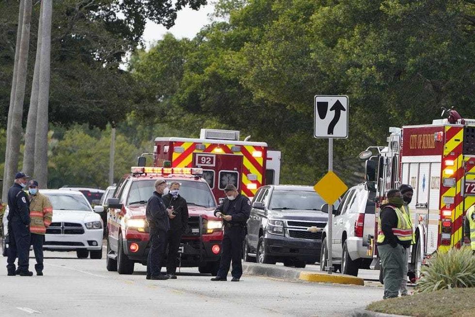 FBI: 2 agents killed, 3 wounded, suspect dead in Florida
