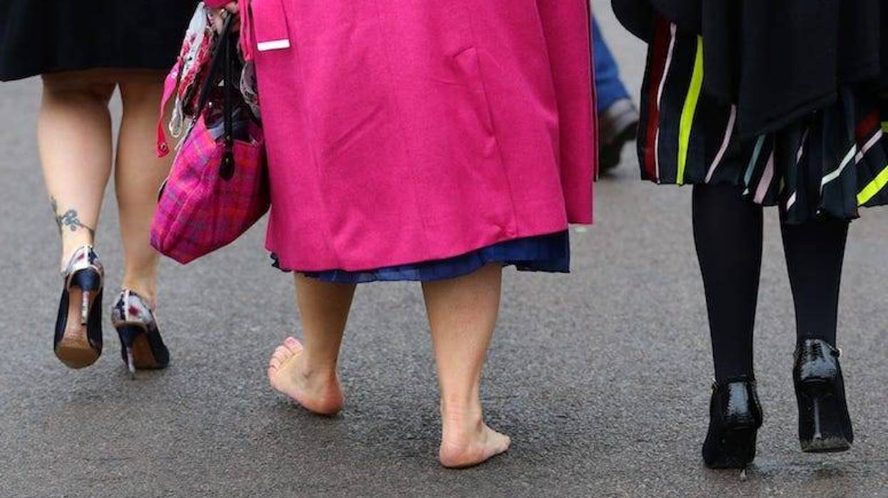 feet, disgusting, airplane, hat, flight, germs, gross