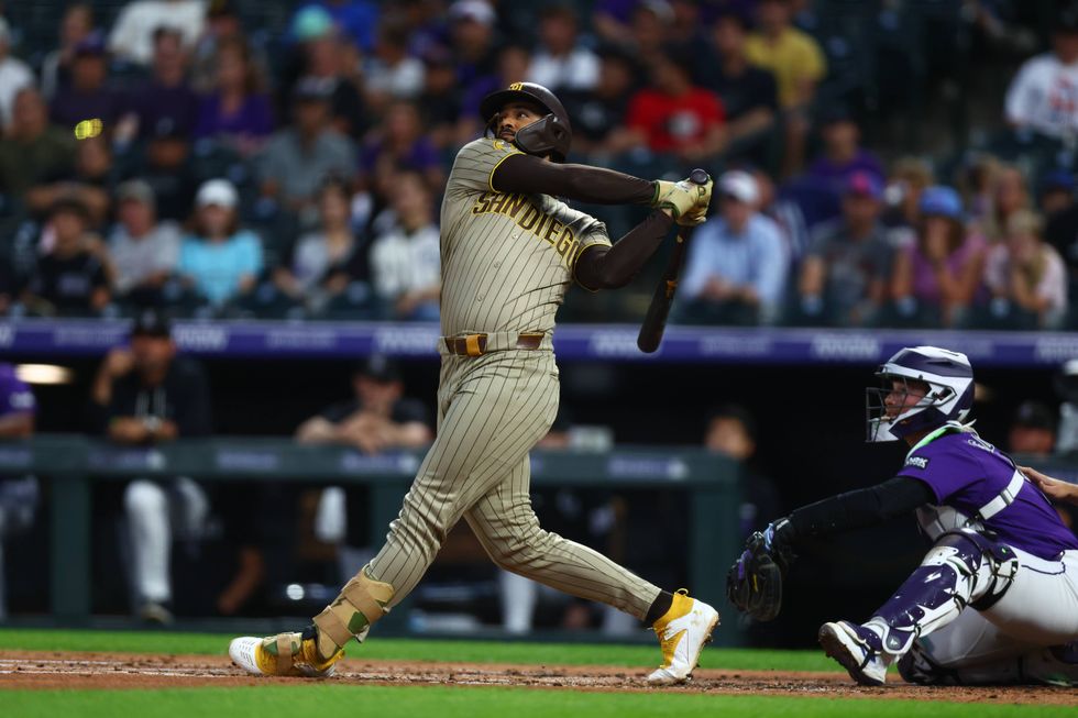 Padres hold on for 8th straight win