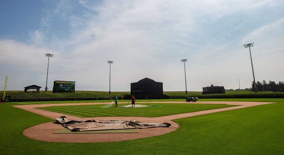 "Field of Dreams" stadium