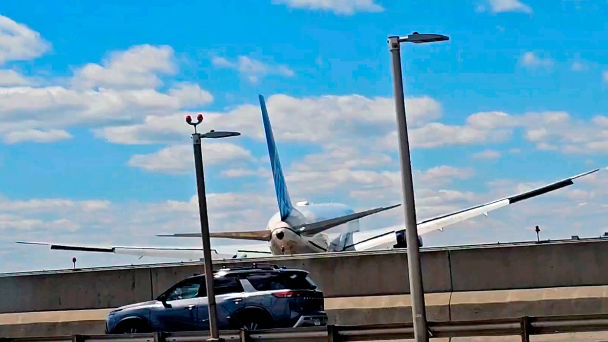 Copilot of United jet that struck a light pole realized flight was low, but not in time: report