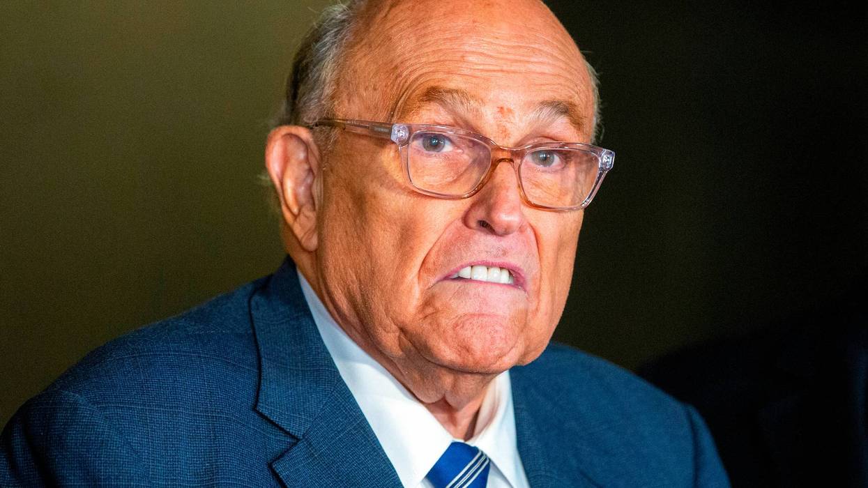 Giuliani returns to his show after viral pneumonia hospitalization
