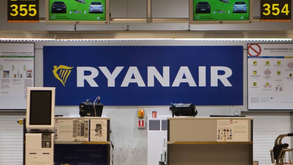 Broken engine part shattered the Ryanair flight window that a passenger's head got sucked into: NTSB
