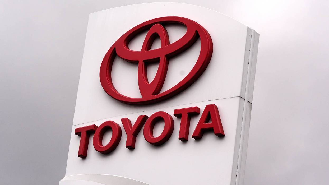 Toyota recalls 655K Camrys over display error that may deactivate turn signals and other indicators
