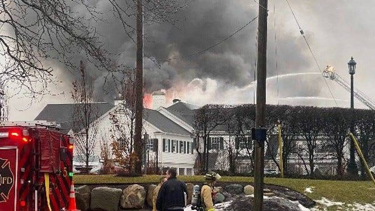 Fire fighters are currently battling a blaze that broke out at a country club in Bloomfield Township.
