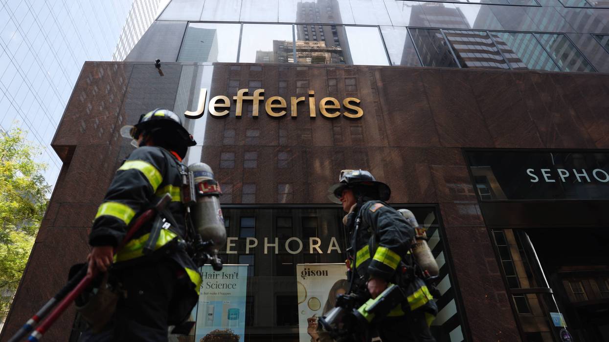 5 injured, Jefferies’ NYC offices evacuated as fire strikes restaurant