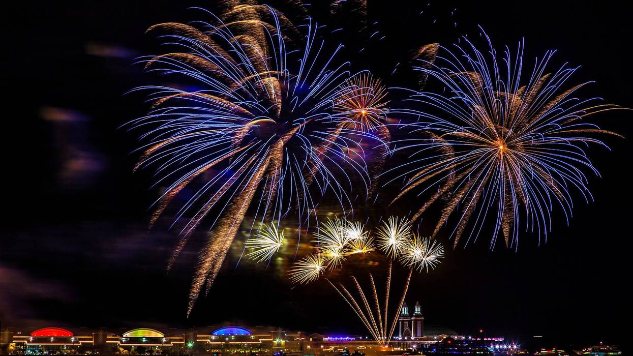 Fireworks Chicago over Navy Pier