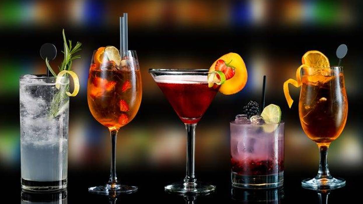 Five different cocktails in different glasses. A mojito, a martini, an old fashioned.