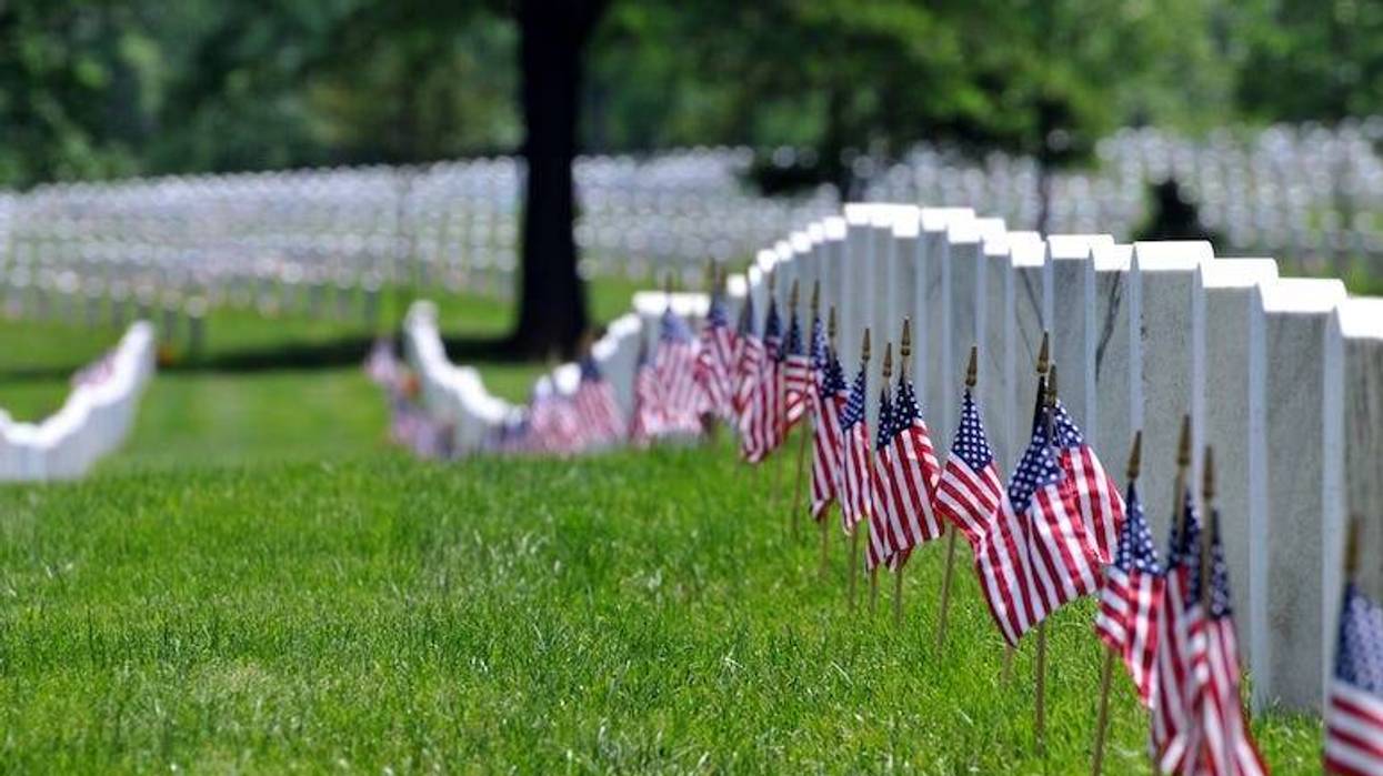 Flags, Graves, Memorial Day, Cemetery