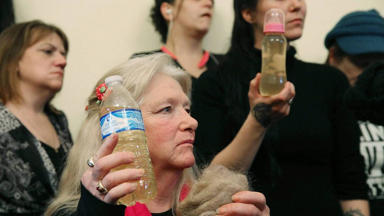 Flint residents hold tainted water