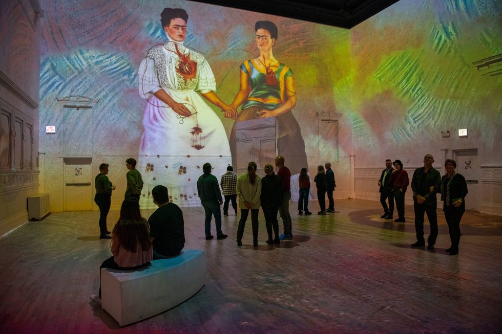 Following the success of Immersive Van Gogh, Lighthouse Immersive and Maestro Immersive Art announced their newest immersive art installation, Frida: Immersive Dream, highlighting the art and life of Frida Kahlo, the beloved 20th century Mexican artist best known for compelling self-portraits and radiant pieces inspired by her life in her native country of Mexico.