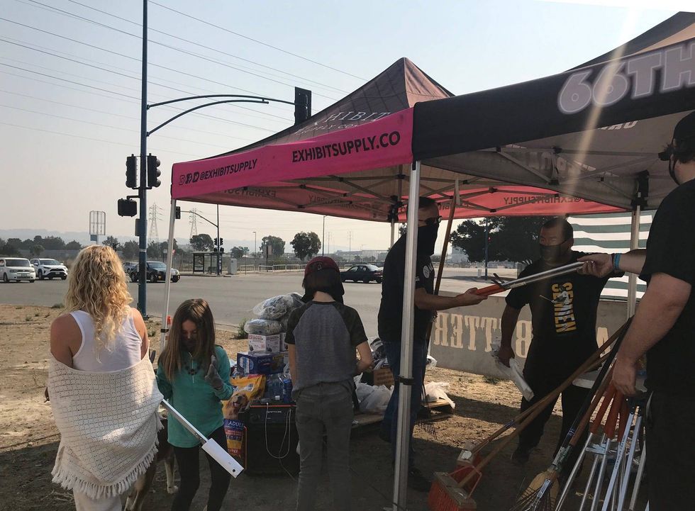 Forever Oakland organizing food distribution and trash pickup for houseless community
