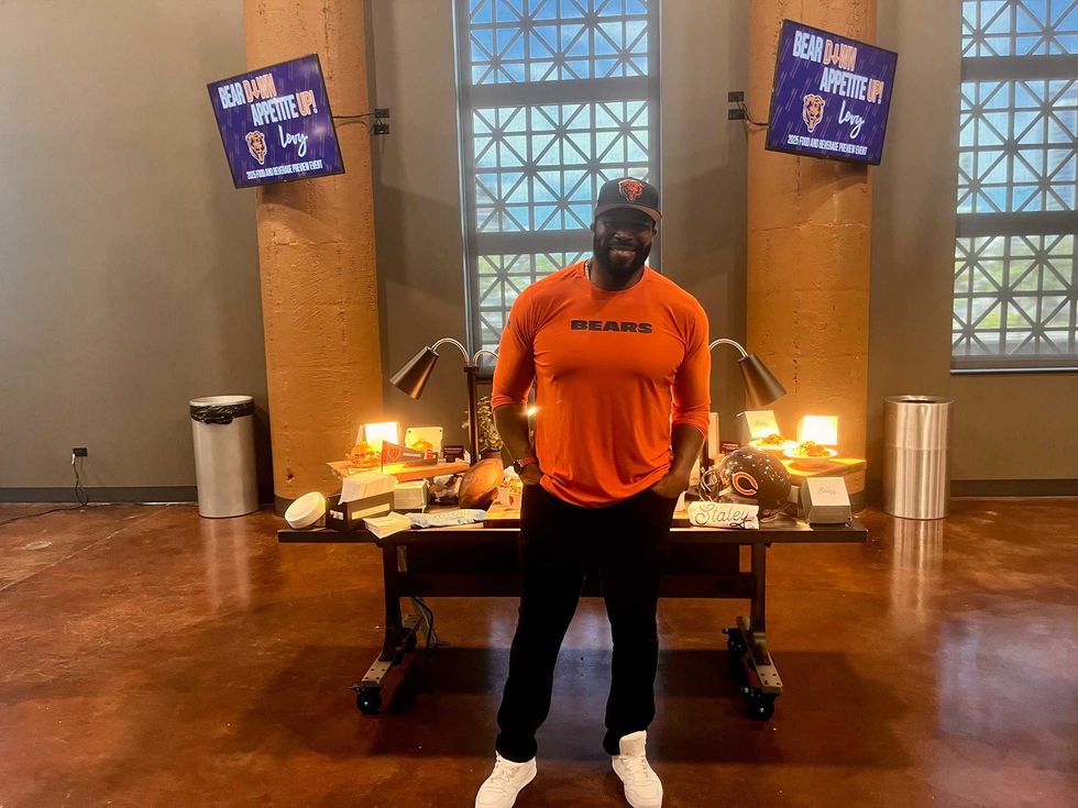 Former Bear Israel Idonije