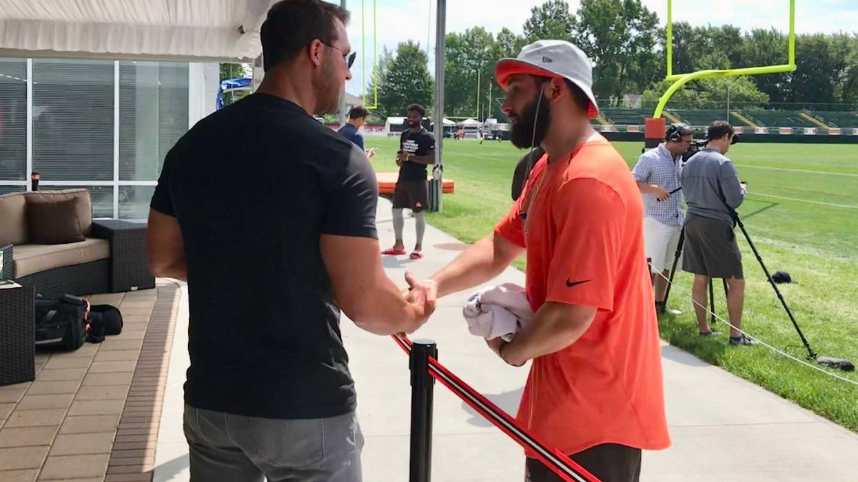 Former Browns No. 1 pick and quarterback Tim Couch shakes hands with Baker Mayfield, this year's No. 1 overall pick on July 30, 2018.