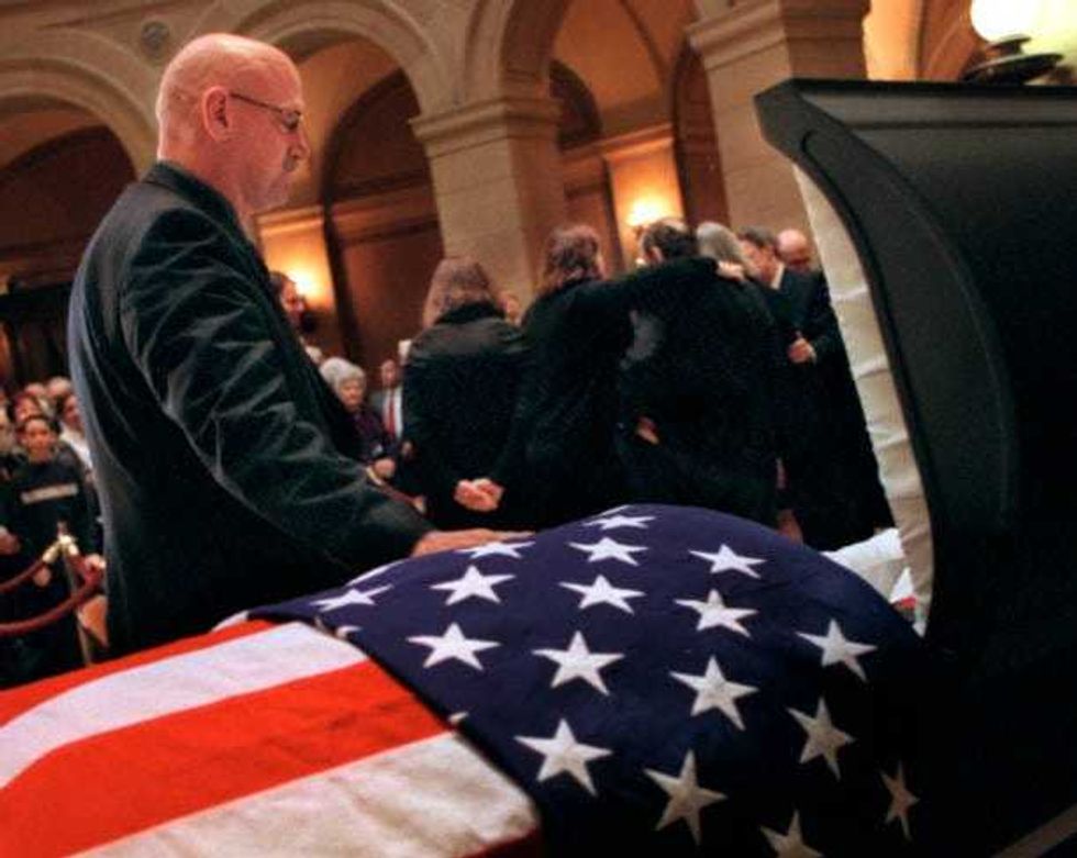 Former Minnesota Governor Harold Stassen lies in state in the State Capitol Rotunda in 2001. Minnesota Governor Jesse Ventura pays his respects to Stassen while standing next to Stassen