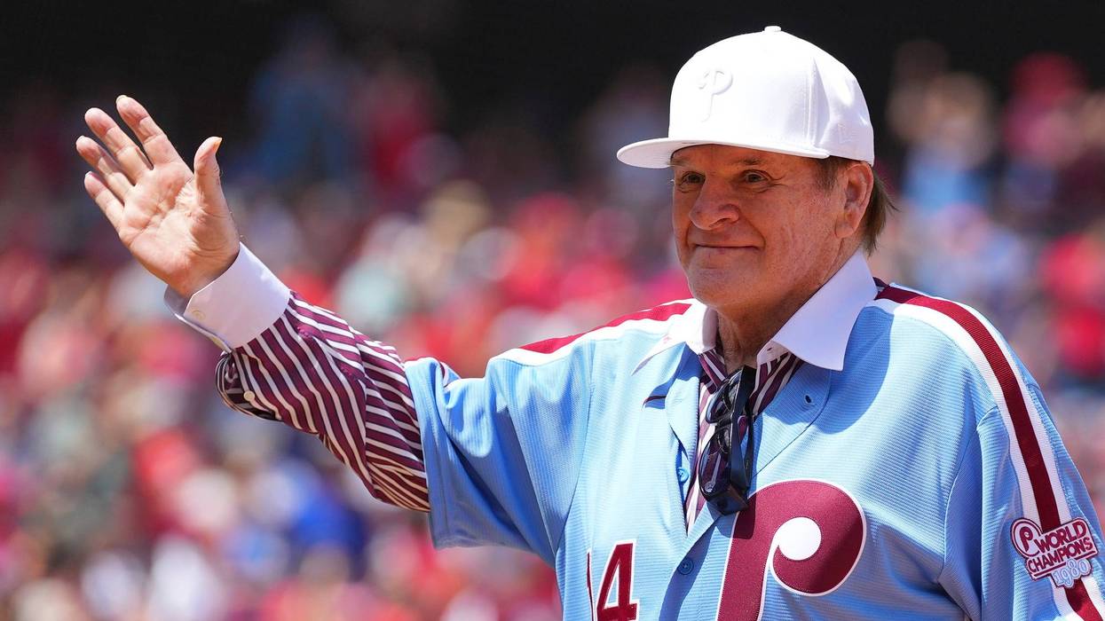 Former MLB player Pete Rose #14 of the Philadelphia Phillies salutes the crowd prior to the game against the Washington Nationals at Citizens Bank Park on Aug. 7, 2022