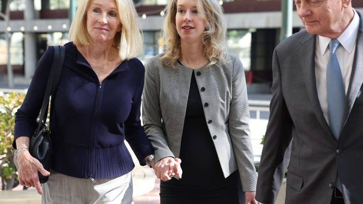 Former Theranos CEO Elizabeth Holmes (C) arrives at federal court with her mother Noel Holmes (L) and father Christian Holmes on September 01, 2022 in San Jose, California.